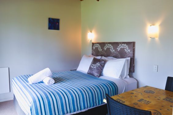 Tourist Flat - queen-size bed