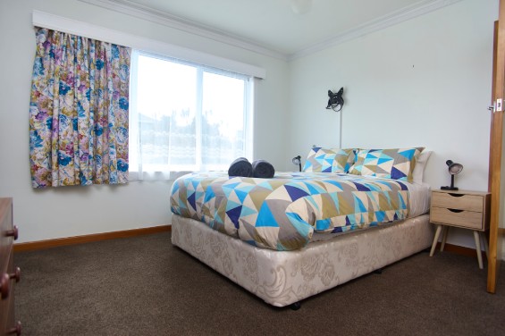 Large Cottage - queen-size bed